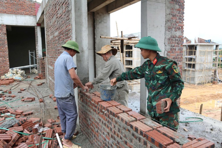 Cuộc đua về đ&iacute;ch của những ng&ocirc;i trường nơi bi&ecirc;n cương - Ảnh 4.