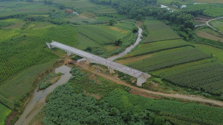 Vụ cầu 80 tỷ đồng mọc chơ vơ trên sông: Tỉnh Nghệ An yêu cầu 31/12 âm lịch phải hoàn thành - Ảnh 1.