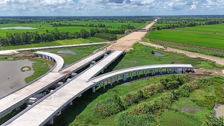 Cao tốc vẫn lo thiếu vật liệu, gỡ thế n&agrave;o? - Ảnh 1.