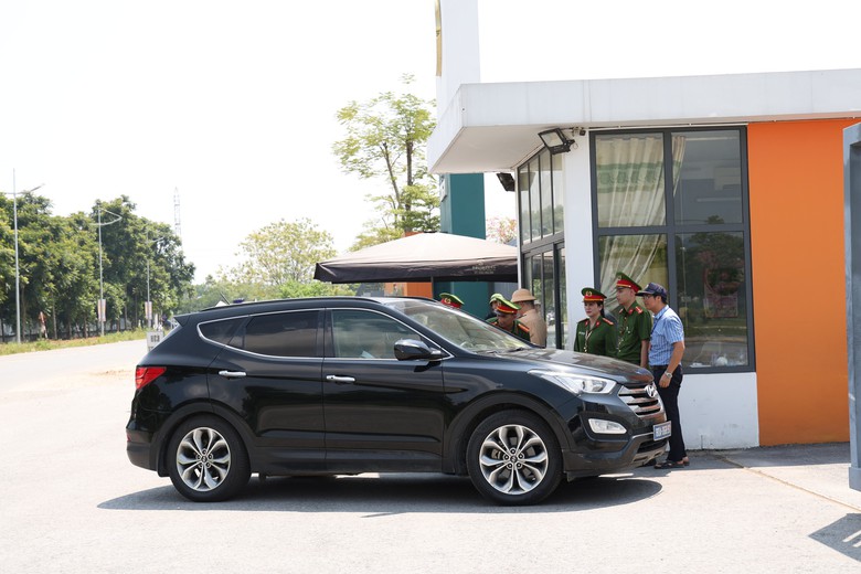 Th&iacute; sinh Trường THPT chuy&ecirc;n Tuy&ecirc;n Quang l&agrave;m thủ tục thi lại kỳ thi tốt nghiệp 2026 - Ảnh 9.