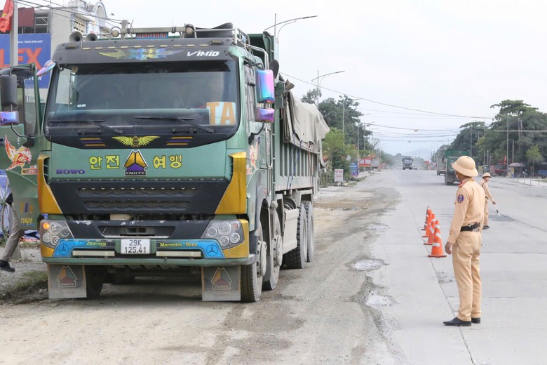 Phú Thọ xử lý xe tải chở đất gây mất an toàn giao thông năm 2026 - Ảnh 7.