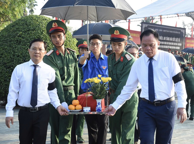 Đồng Nai tổ chức lễ an t&aacute;ng 29 h&agrave;i cốt liệt sĩ vừa được t&igrave;m kiếm, quy tập - Ảnh 3.