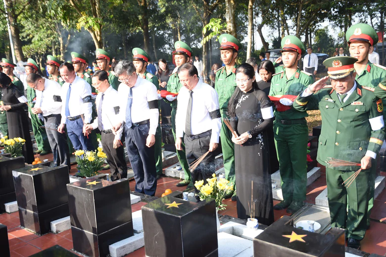 Đồng Nai tổ chức lễ an t&aacute;ng 29 h&agrave;i cốt liệt sĩ vừa được t&igrave;m kiếm, quy tập - Ảnh 2.