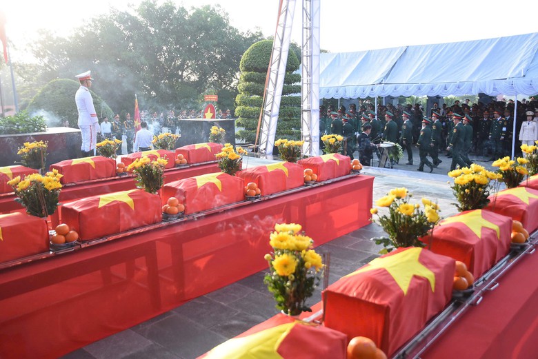Đồng Nai tổ chức lễ an t&aacute;ng 29 h&agrave;i cốt liệt sĩ vừa được t&igrave;m kiếm, quy tập - Ảnh 1.