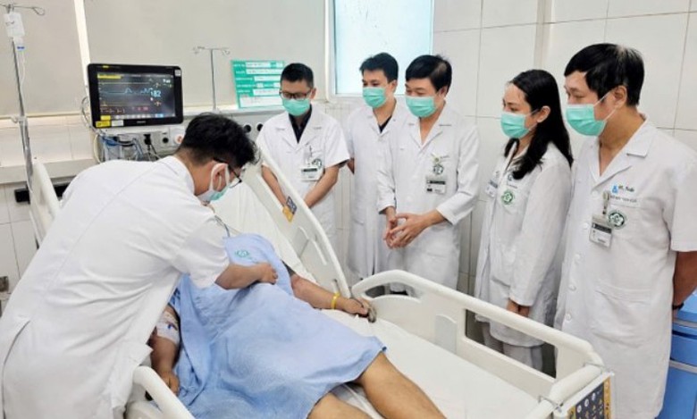 Li&ecirc;n tiếp c&aacute;c ca sốt r&eacute;t &aacute;c t&iacute;nh, thuốc điều trị vượt hơn 1700km cứu bệnh nh&acirc;n - Ảnh 1.
