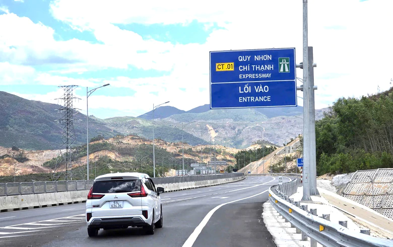 Ch&iacute;nh thức thu ph&iacute; 5 đoạn cao tốc từ Quảng Ng&atilde;i đến Nha Trang - Ảnh 2.