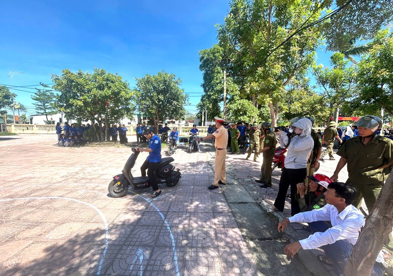 Hà Tĩnh nâng cao kỹ năng lái xe an toàn cho người dân năm 2026 - Ảnh 5.