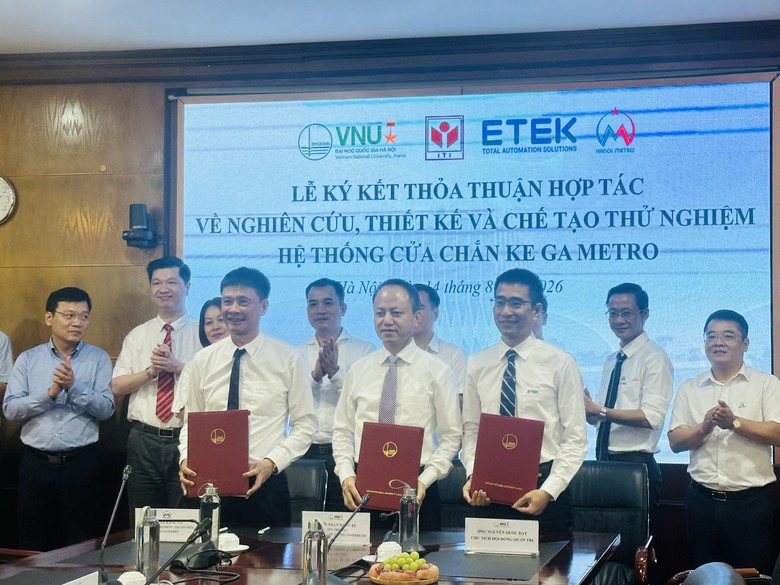 H&agrave; Nội Metro c&ugrave;ng nh&agrave; trường, doanh nghiệp nghi&ecirc;n cứu cửa chắn ke ga "made in Vietnam" - Ảnh 1.