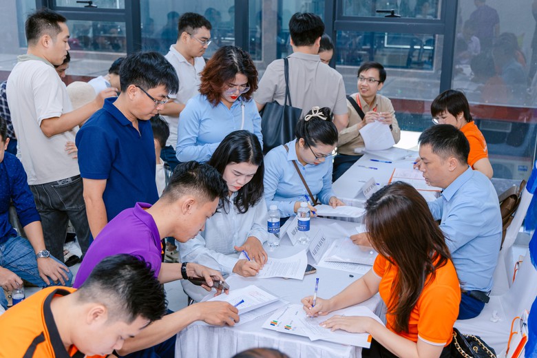 FPT City Đà Nẵng bàn giao giấy chứng nhận quyền sở hữu căn hộ cho cư dân FPT Plaza 3 - Ảnh 3.