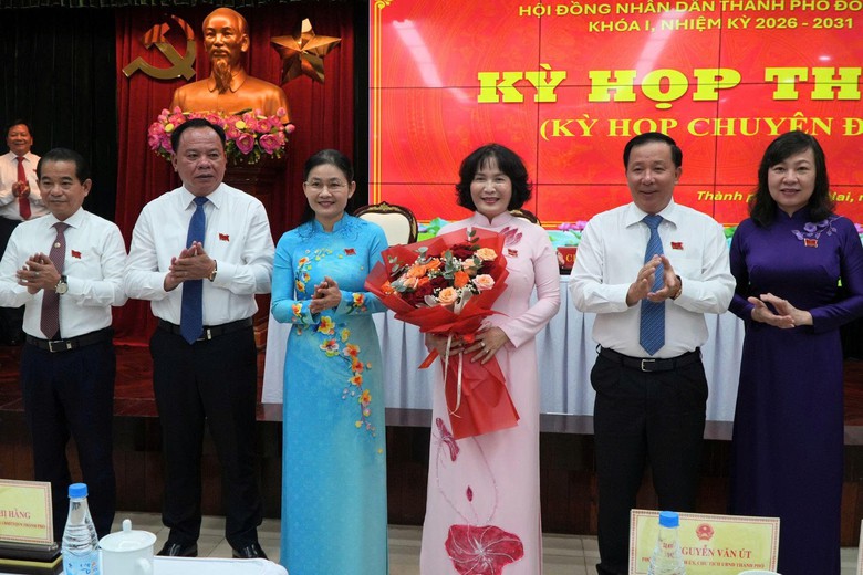B&agrave; Nguyễn Thị C&aacute;t Ti&ecirc;n giữ chức Ph&oacute; Chủ tịch UBND TP Đồng Nai - Ảnh 1.