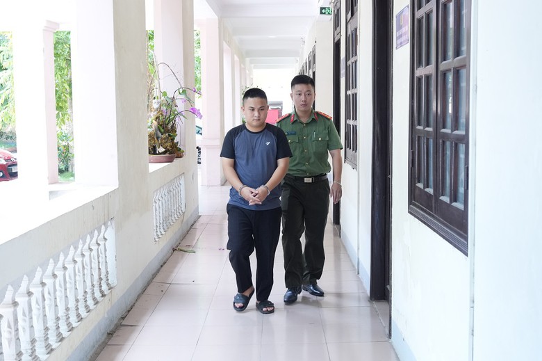 Nghệ An: Triệt phá đường dây lừa đảo khám, điều trị xương khớp, chiếm đoạt hơn 9 tỷ đồng - Ảnh 4.