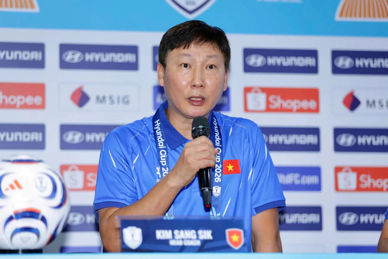 HLV Kim Sang-sik tuy&ecirc;n bố sẵn s&agrave;ng cho trận đấu với Malaysia - Ảnh 1.