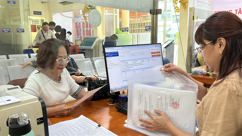 TP.HCM tiếp tục tinh gọn bộ m&aacute;y, ph&acirc;n cấp hơn 1.000 nhiệm vụ cho cơ sở - Ảnh 2.