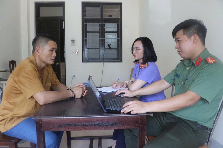 Công an triệt xoá đường dây hút trộm dầu lớn nhất từ trước đến nay ở ngành đường sắt - Ảnh 1.