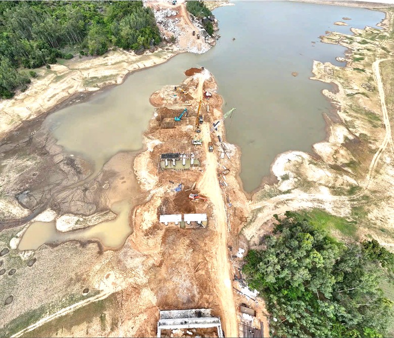 Gia Lai đẩy nhanh thi công đường kết nối cao tốc Bắc - Nam về bến cảng Phù Mỹ - Ảnh 1.