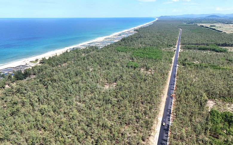 Quảng Ngãi sắp hoàn thành thêm gần 6km đường ven biển - Ảnh 5.