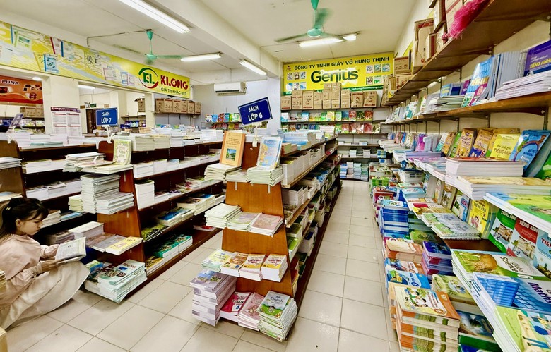 Nh&agrave; xuất bản Gi&aacute;o dục Việt Nam đưa 220 triệu bản s&aacute;ch gi&aacute;o khoa trước năm học mới - Ảnh 1.