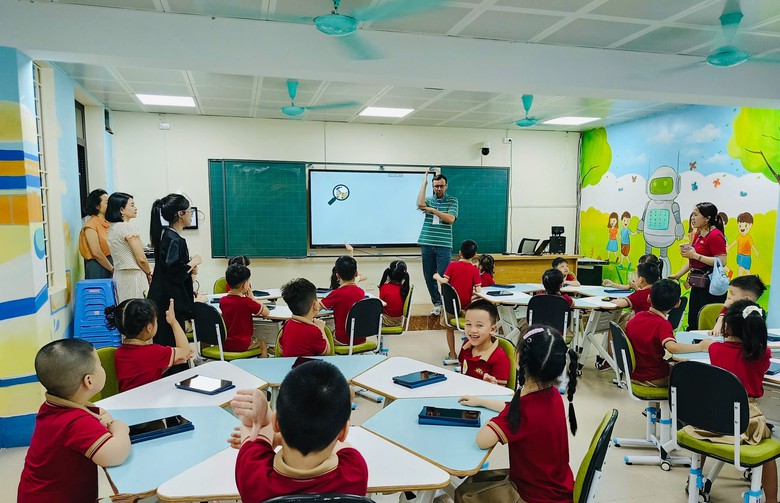 Đề xuất đ&aacute;nh gi&aacute; trường học theo 3 mức độ khi đưa tiếng Anh th&agrave;nh ng&ocirc;n ngữ thứ hai - Ảnh 1.