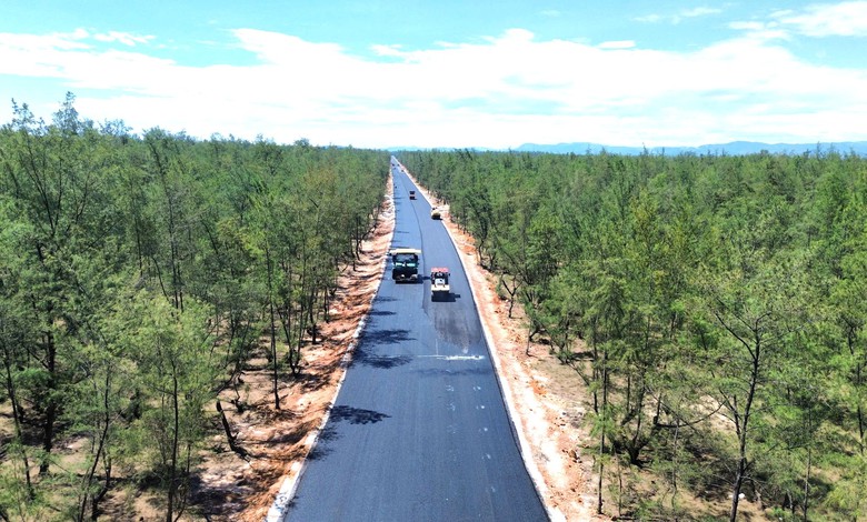 Quảng Ngãi sắp hoàn thành thêm gần 6km đường ven biển - Ảnh 3.