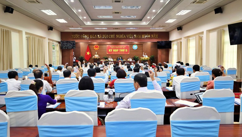 C&agrave; Mau th&ocirc;ng qua 24 Nghị quyết: D&agrave;nh hơn 12.500 tỷ đồng ph&aacute;t triển hạ tầng giao th&ocirc;ng - Ảnh 1.