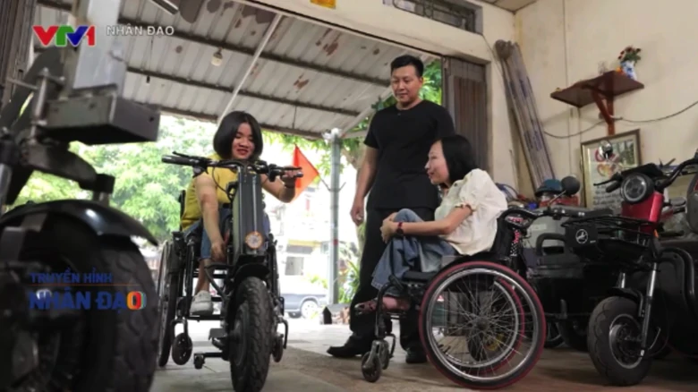 Từ hành trình tìm lại “đôi chân”, nữ giám đốc giúp hàng trăm người khuyết tật bước tiếp - Ảnh 3.