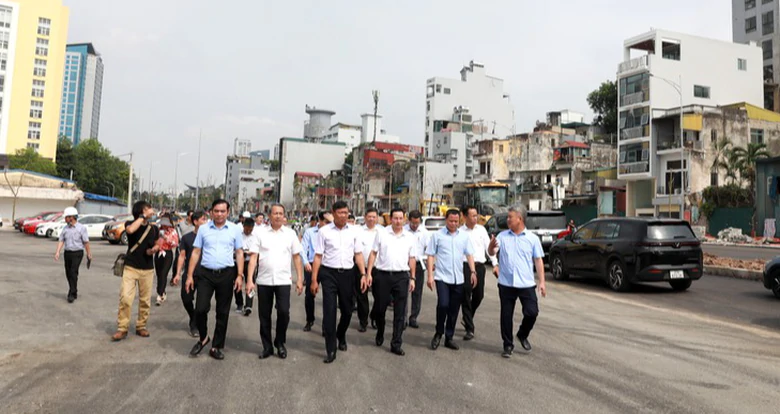 H&agrave; Nội khẩn trương th&aacute;o gỡ điểm nghẽn, bảo đảm th&ocirc;ng tuyến V&agrave;nh đai 1 trước 2/9 - Ảnh 2.