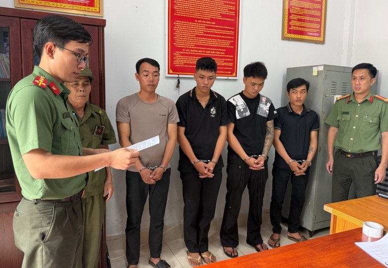 Khởi tố, tạm giam 4 đối tượng trong đường d&acirc;y chế tạo, mua b&aacute;n tr&aacute;i ph&eacute;p vũ kh&iacute; qu&acirc;n dụng - Ảnh 1.