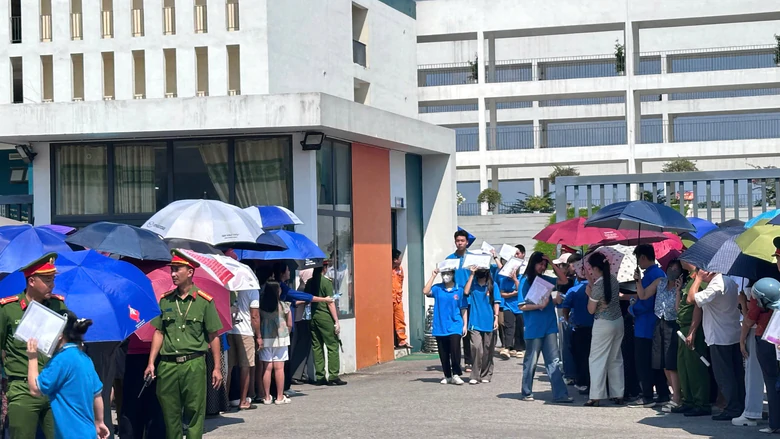 Phổ điểm tất cả c&aacute;c m&ocirc;n thi lại tốt nghiệp THPT tại chuy&ecirc;n Tuy&ecirc;n Quang - Ảnh 1.