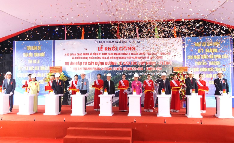 Gia Lai ch&iacute;nh thức khởi c&ocirc;ng dự &aacute;n th&agrave;nh phần 2 Cao tốc Quy Nhơn - Pleiku - Ảnh 1.