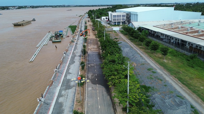 Bờ k&egrave; Thường Thới Tiền ho&agrave;n th&agrave;nh vượt tiến độ , đảm bảo an to&agrave;n cho đường Ng&ocirc; Quyền - Ảnh 1.