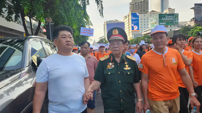 TP.HCM: H&agrave;ng ng&agrave;n người tham gia đi bộ v&igrave; nạn nh&acirc;n chất độc da cam - Ảnh 3.