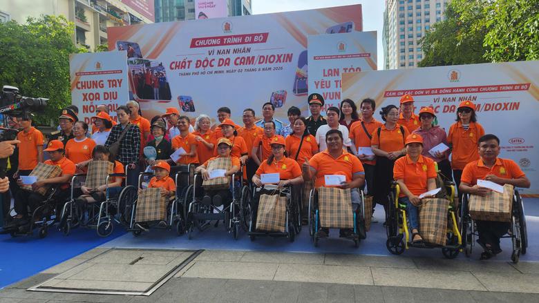 TP.HCM: H&agrave;ng ng&agrave;n người tham gia đi bộ v&igrave; nạn nh&acirc;n chất độc da cam - Ảnh 4.