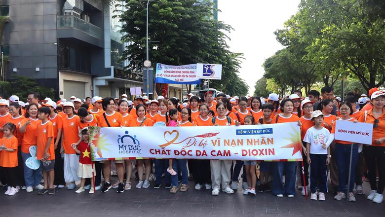 TP.HCM: H&agrave;ng ng&agrave;n người tham gia đi bộ v&igrave; nạn nh&acirc;n chất độc da cam - Ảnh 1.
