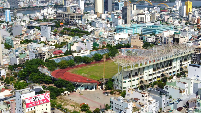 Hiện trạng đất v&agrave;ng s&acirc;n vận động Chi Lăng sau ba lần đấu gi&aacute; kh&ocirc;ng th&agrave;nh - Ảnh 1.