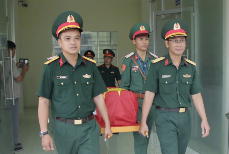 An Giang, Cần Thơ b&agrave;n giao 1.617 mẫu sinh phẩm h&agrave;i cốt liệt sĩ để gi&aacute;m định ADN - Ảnh 2.