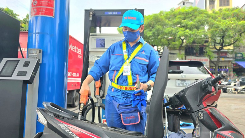 Giá xăng đồng loạt giảm từ chiều - Ảnh 1.