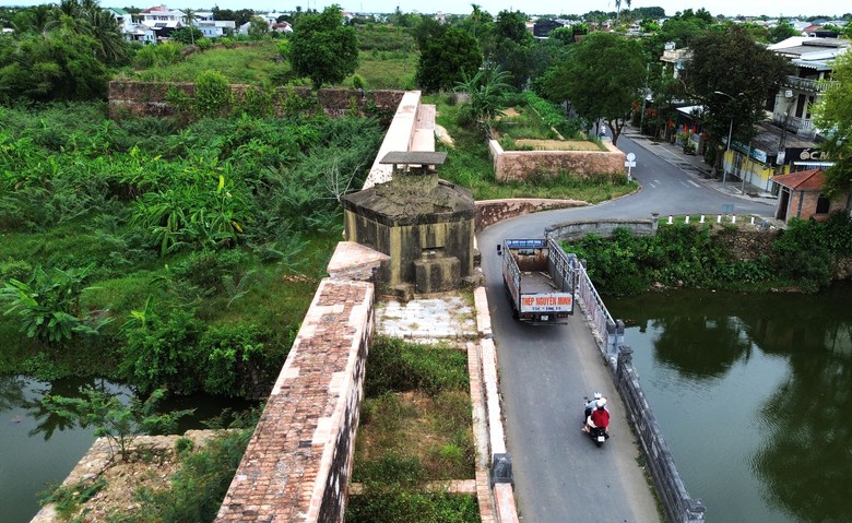 Thảo dỡ 31 c&ocirc;ng tr&igrave;nh qu&acirc;n sự trong Kinh th&agrave;nh Huế - Ảnh 3.