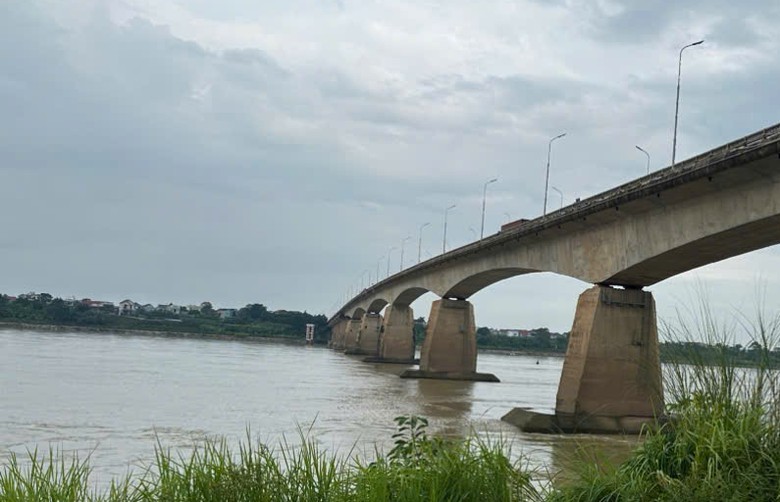 Ch&igrave;m s&agrave; lan tr&ecirc;n s&ocirc;ng Đ&agrave;, 1 người mất t&iacute;ch - Ảnh 1.
