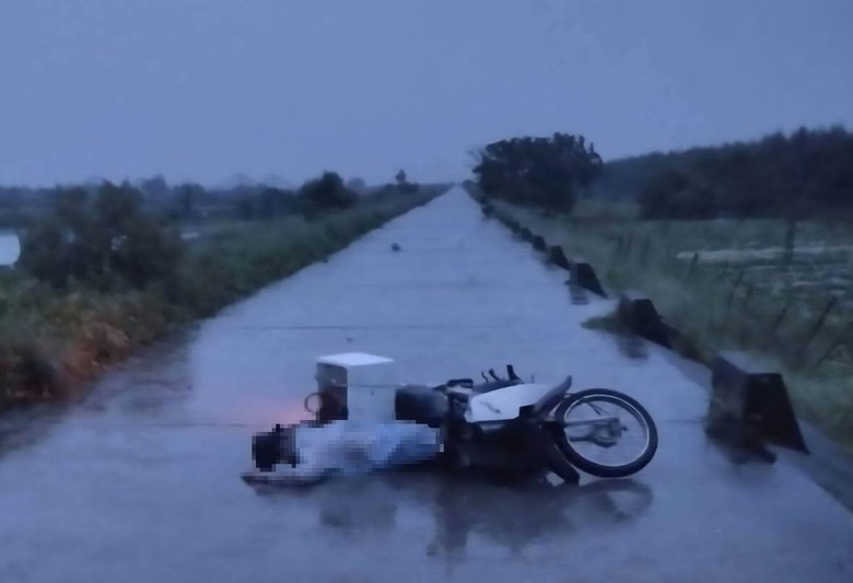 Ninh B&igrave;nh hai phụ nữ bị s&eacute;t đ&aacute;nh tử vong khi điều khiển xe m&aacute;y - Ảnh 1.
