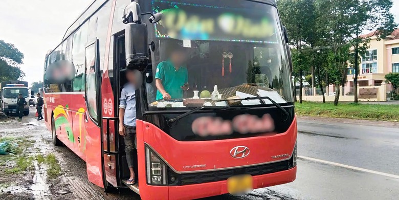 CSGT Đồng Nai xử l&yacute; 32 trường hợp vi phạm giao th&ocirc;ng khi "đi b&atilde;o" mừng chiến thắng - Ảnh 9.