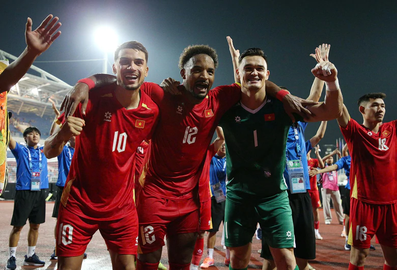 Tuyển Việt Nam được đ&aacute;nh gi&aacute; vượt trội Th&aacute;i Lan trước chung kết AFF Cup 2026 - Ảnh 1.