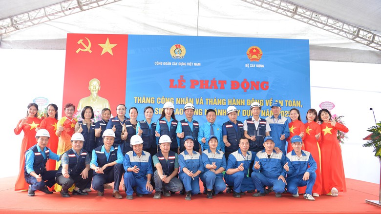 N&acirc;ng chất phong tr&agrave;o thi đua sau tinh gọn bộ m&aacute;y ở CĐ cơ sở trong ng&agrave;nh X&acirc;y dựng - Ảnh 2.