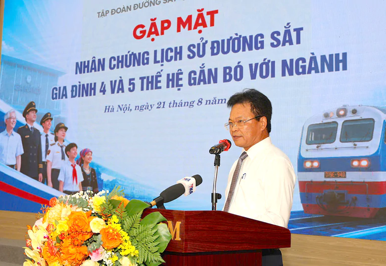 Đường sắt tri ân những thế hệ cán bộ, nhân viên dựng xây truyền thống - Ảnh 1.