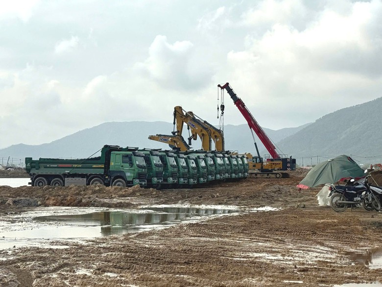 Thiếu l&aacute;i xe tải hạng nặng, doanh nghiệp vận tải H&agrave; Tĩnh chật vật xoay xở - Ảnh 2.