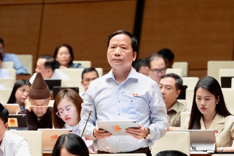 Sửa Luật Đất đai: Ph&acirc;n cấp mạnh đi đ&ocirc;i kiểm so&aacute;t quyền lực trong quản l&yacute; đất đai - Ảnh 2.