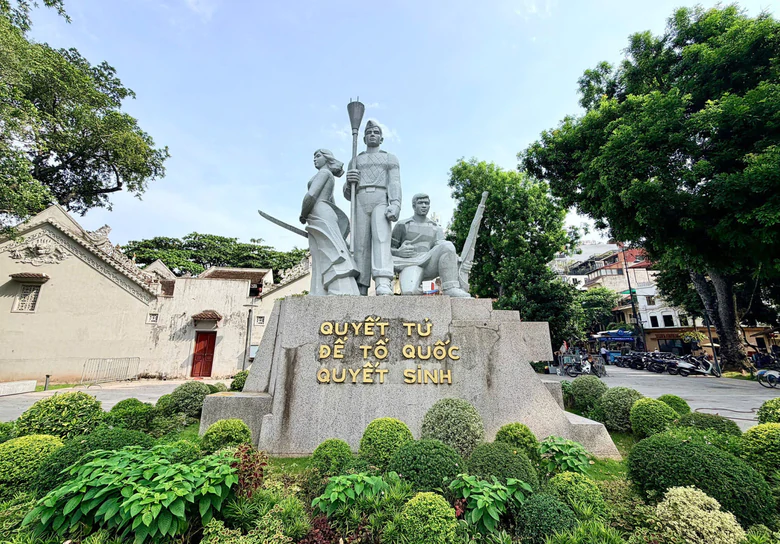 Hà Nội di chuyển tượng đài “ Quyết tử để Tổ quốc quyết sinh ” Vì lý do gì? - Ảnh 1.