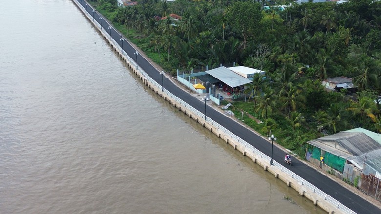 Đồng Tháp: Tăng tốc thi công các dự án kè chống sạt lở ven sông Tiền - Ảnh 5.