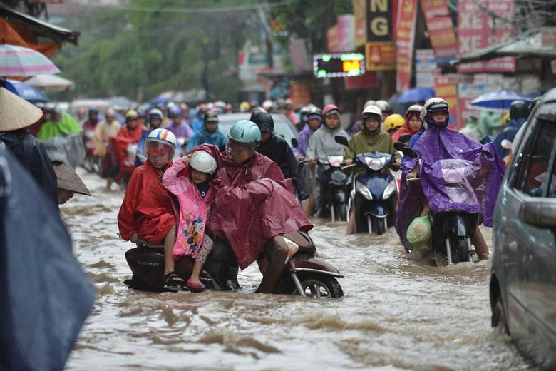 Hà Nội chủ động ứng phó áp thấp nhiệt đới, mưa lớn, ngập lụt - Ảnh 1.