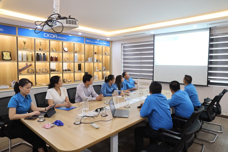 N&acirc;ng chất phong tr&agrave;o thi đua sau tinh gọn bộ m&aacute;y ở CĐ cơ sở trong ng&agrave;nh X&acirc;y dựng - Ảnh 1.
