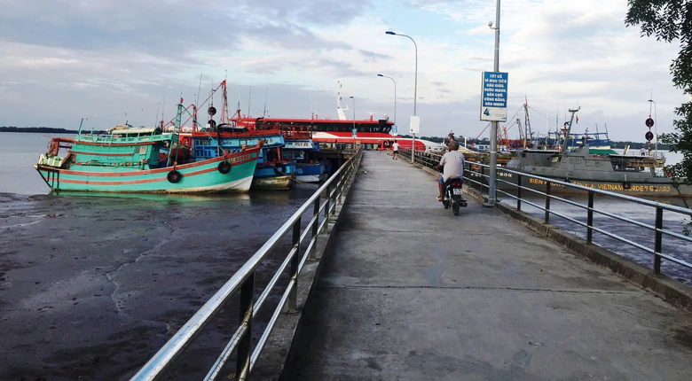 V&igrave; sao Cần Thơ đề nghị đầu tư đường sắt kết nối cảng Trần Đề? - Ảnh 2.